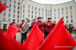 Митинг повещённый Октябрьской революции